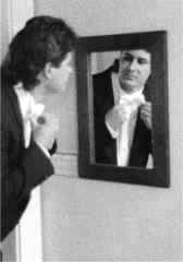Mike in mirror.jpg (4011 bytes)